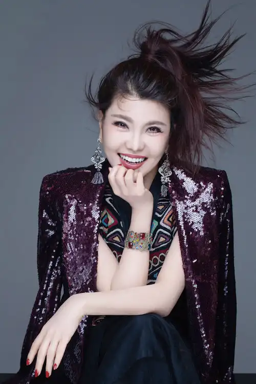 为草原新民歌代言访乌兰图雅