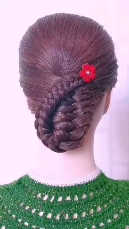 穿旗袍可以这么盘头发