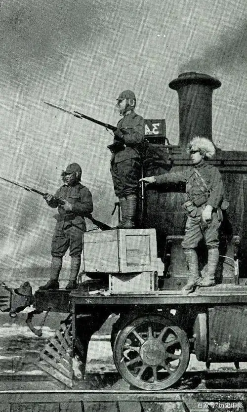 锦州火车站的日军装甲列车.