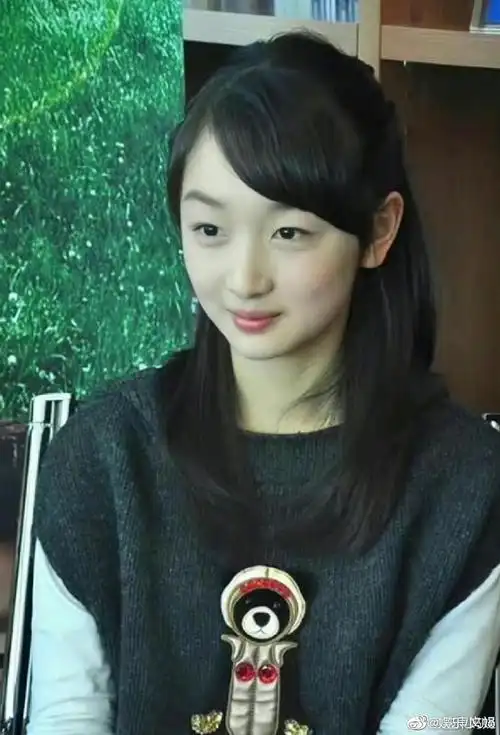周冬雨早期采访图好青涩啊,就是一个青春小姑娘……_高清图集_新浪网