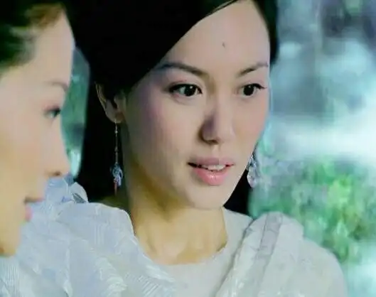 最近,我重新看了一遍《天外飞仙》,发现这部剧中的二仙女也是郭妃丽