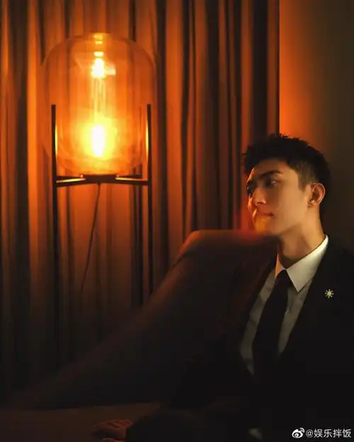 黄景瑜说想演白切黑反派