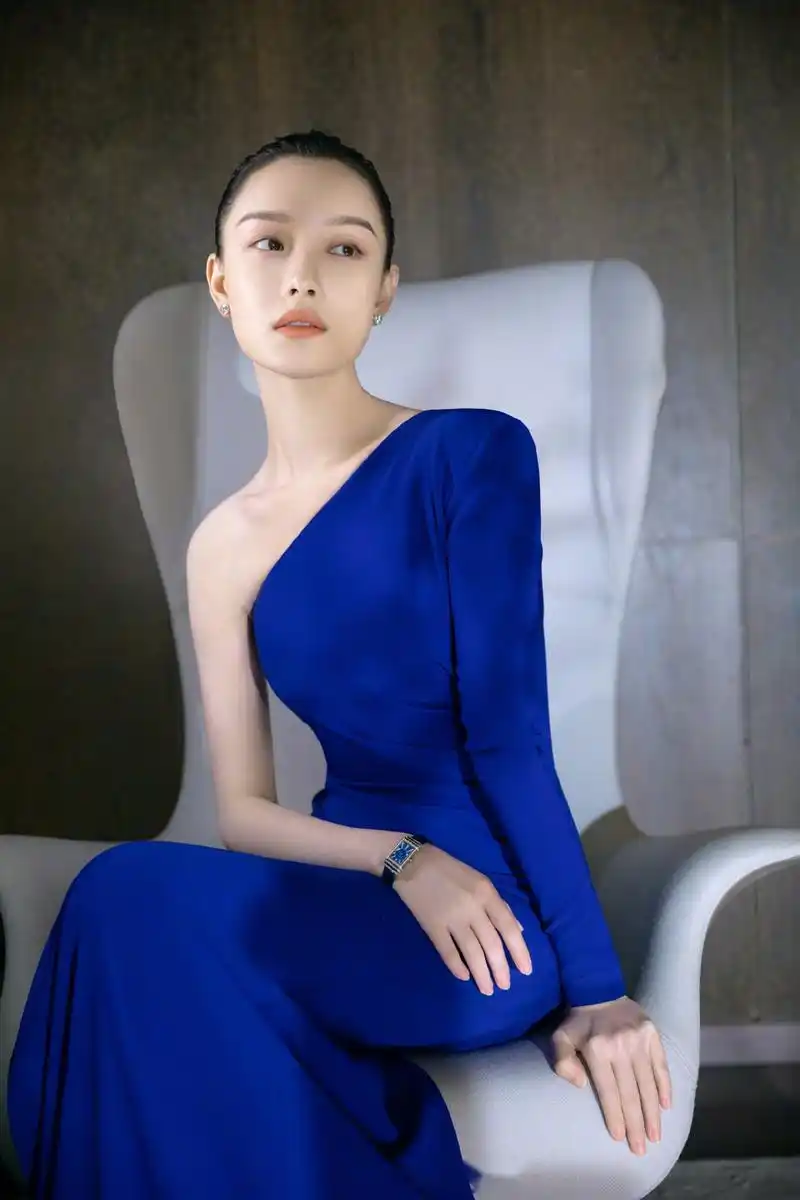 倪妮这个腰臀比可以的,身材真好.