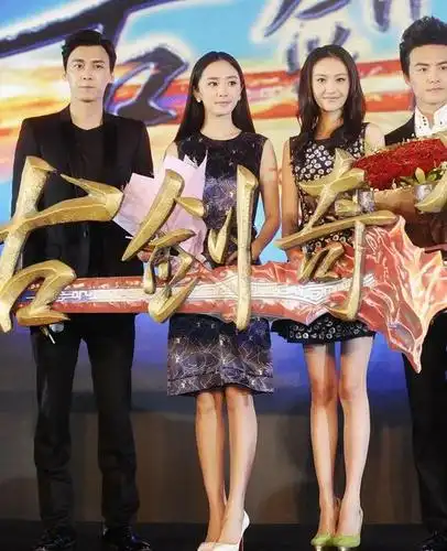 还在质疑郑爽的真实身高?大长腿可以缠成麻花了!