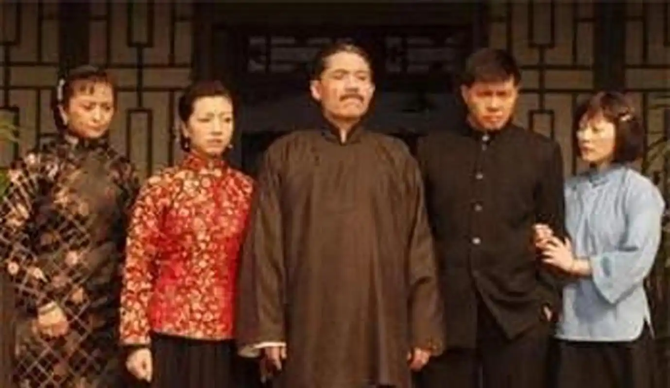 百家号星火计划# 展现四大商帮的电视剧 《钱王》描述了清末红顶扇怂