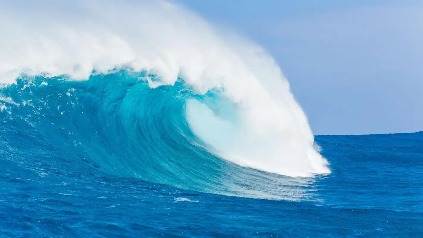 咆哮的海浪高清桌面壁纸