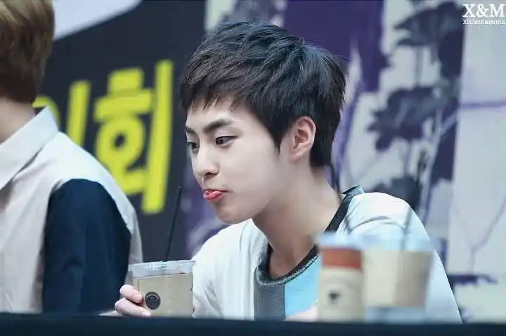 刚出道的金珉锡