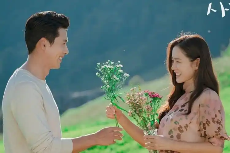 新年第一惊喜玄彬孙艺珍被曝恋爱8个月曾在采访中为对方打分