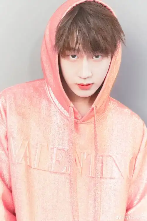 粉色小k ak刘彰" 图源微博