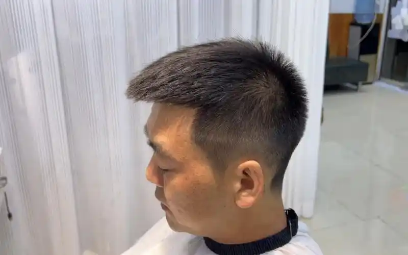 发型师必须要会的一款发型疑难杂症头型剪瓜子头,头发比较凌乱毛燥