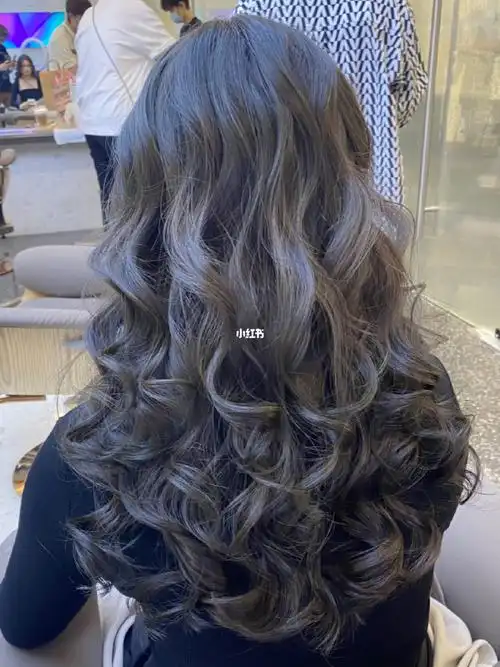 慵懒自然的木马卷发特别的温柔优雅!