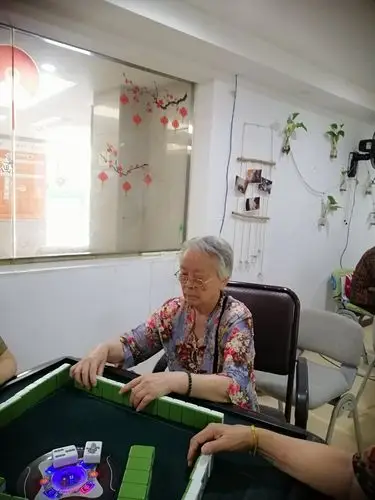 五季养老院五楼部分老人和612日常生活照,8月25日.