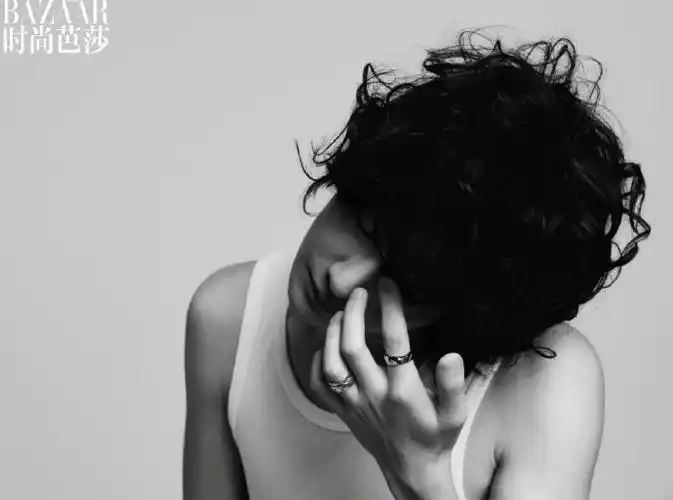 王一博时尚芭莎开年封面