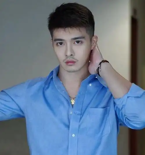 粗硬发质的男士,这款简直就是你的救星,整个发型看起来干