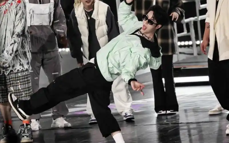 这街5 王一博开场舞完整版