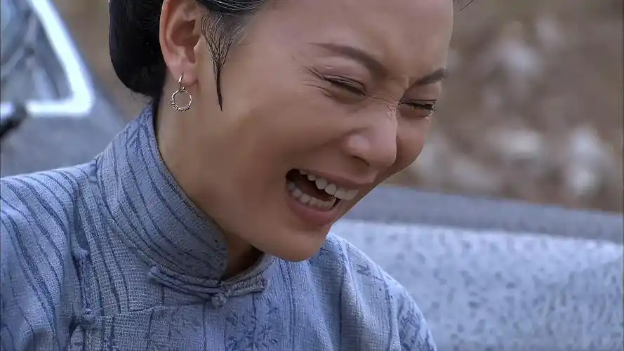 铁梨花:赵嫣然带铁梨花上山走走,回想起之前的事,梨花瞬间大笑