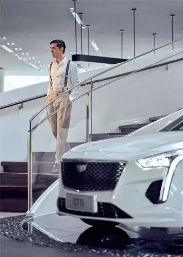 胡歌代言凯迪拉克ct6