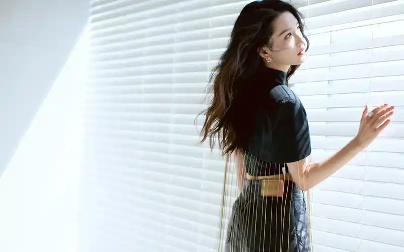 李沁优雅甜美壁纸-美女壁纸-高清美女图片-第3图-娟娟壁纸