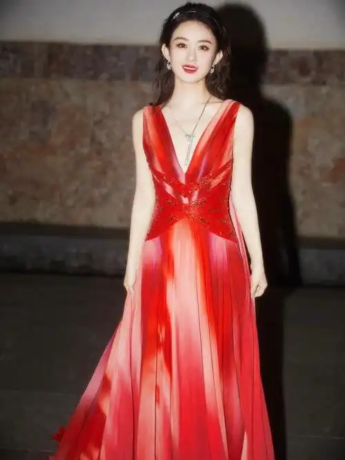 赵丽颖戴比尔斯晚宴一袭红裙美炸了!
