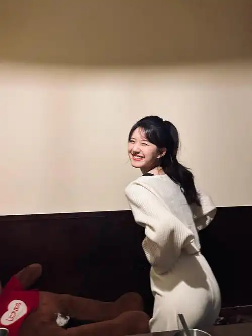 赵露思晒日常生活照男友视角可爱元气