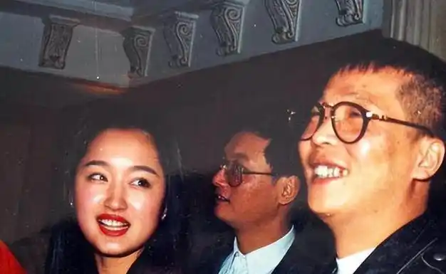 52岁杨钰莹与30出头鲍毅喜结良缘真爱跨越年龄祝福她找到真爱