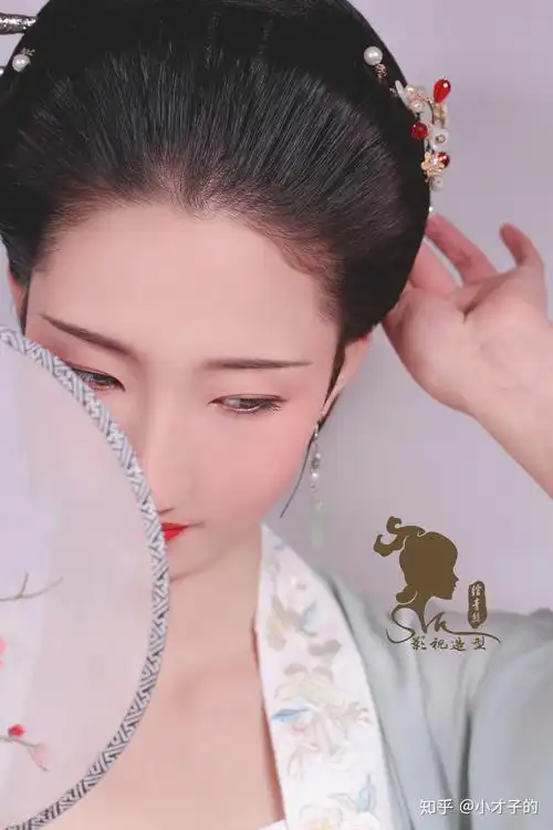 欣赏顾盼遗光彩宋代女子造型