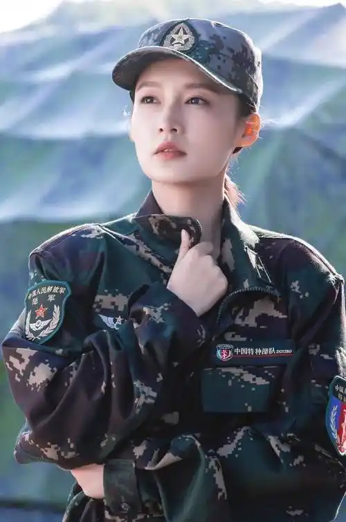 盘点娱乐圈最全"军花"照,杨幂赵丽颖杨紫上榜,你被谁惊艳到了_军装