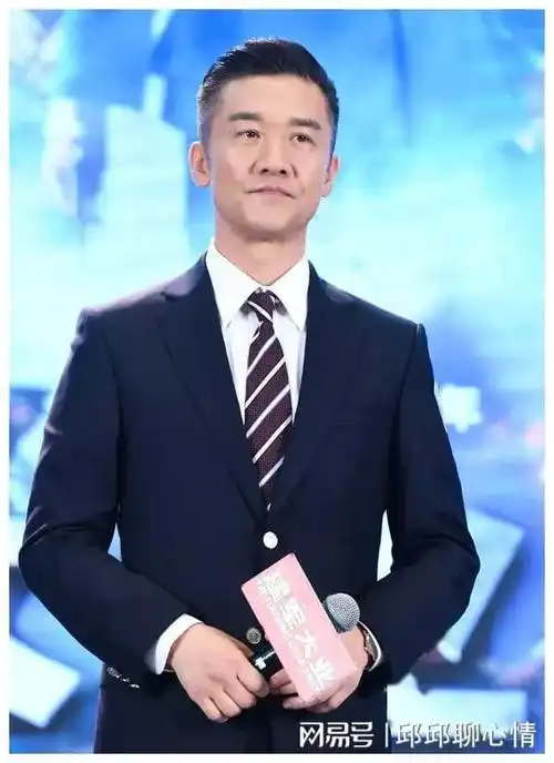 何音和黄志忠离婚后,带着各自的孩子,在这个圈子中活出新高度