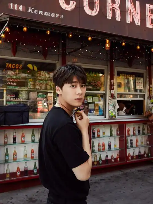 李易峰街拍大片part42017纽约时装周(170910-14 )#和me一起峰#vogue