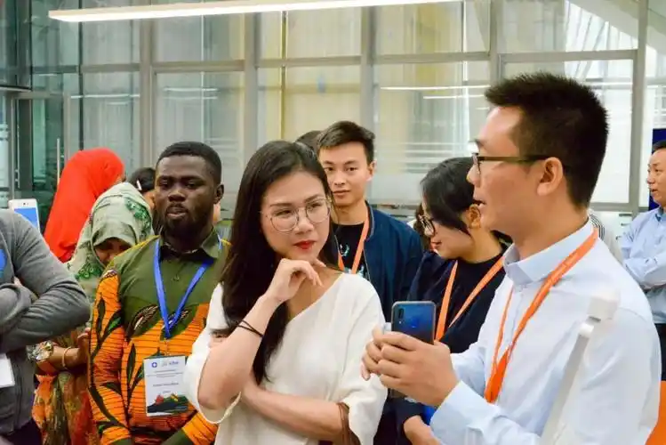 交子刷脸支付助力国际考察团交流访谈