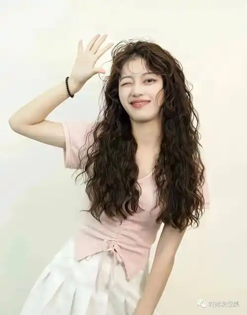 年底"全头烫,羊咩咩卷发"_发型_中国_人类