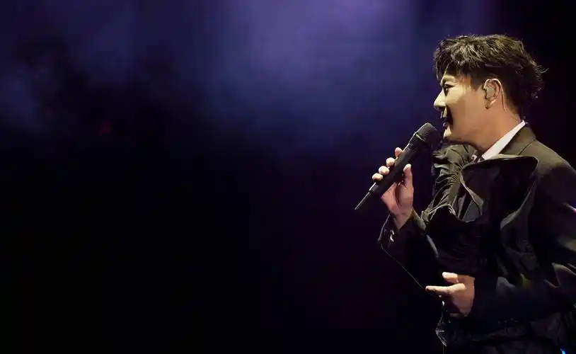 0湖州站观演"福利"多多,经典曲目引发万人大合唱_张信哲_音乐_演唱会