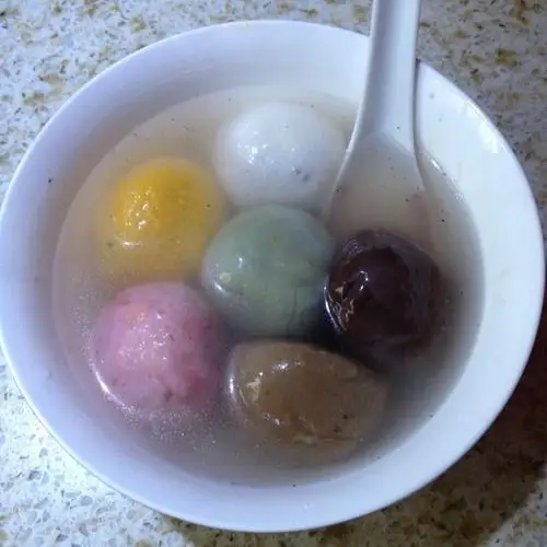 许小靖做的五彩汤圆