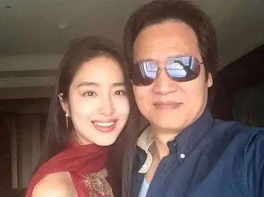 有其母必有其女,母女俩靠陈金飞上位,"扬州瘦马"刘亦菲现形记