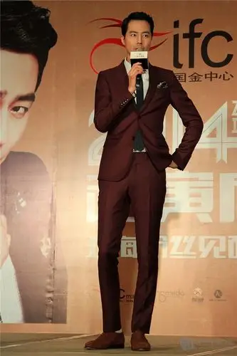 独家组图:长腿男神赵寅成 情人节上海会粉丝