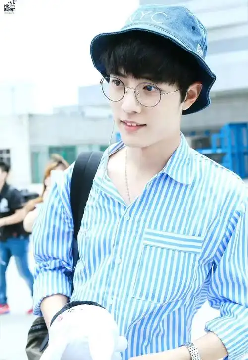 肖战 #机场穿搭  #一眼沦陷  太酷了!我又发一次 - 抖音