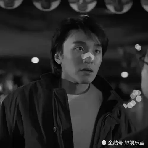 周星驰套图了解一下啊,看到最后网友:痞帅痞帅的!