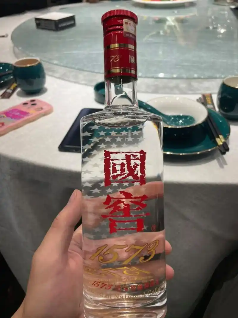 茅台之下,酒桌上公认开瓶率最高的4款白酒,全喝过的真的不简单!  1.