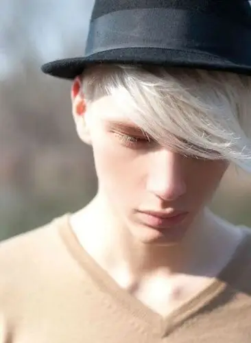 能萌死人的容妈的相册-白发の少年