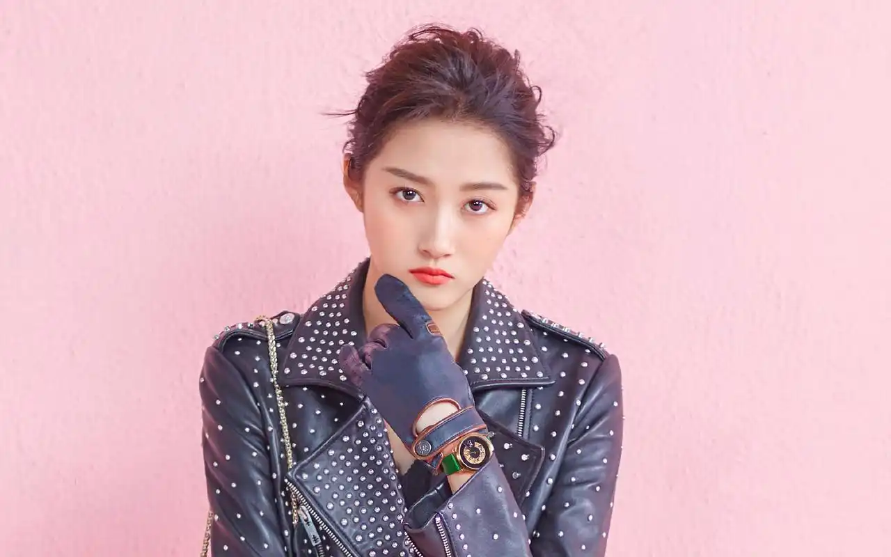 关晓彤粉色系时尚写真图片桌面壁纸