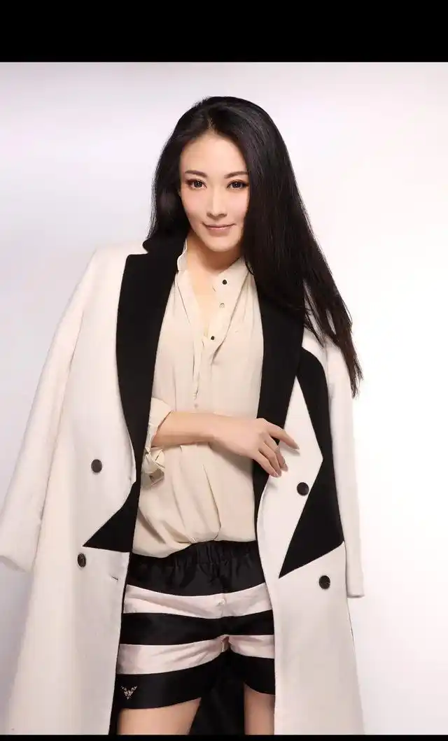 徐千雅,《坐上火车去拉萨》 的演唱者,很会穿衣搭配的一个女人