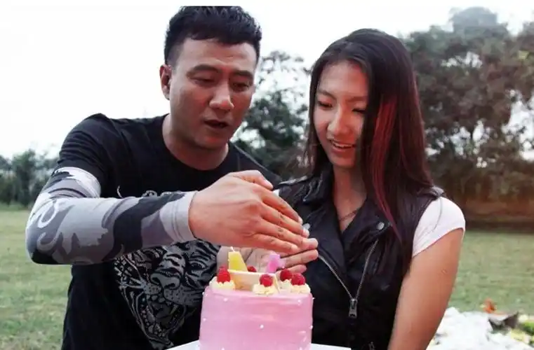 回顾胡军台上霸气硬汉把温柔给了两个女人儿子却不像亲生的