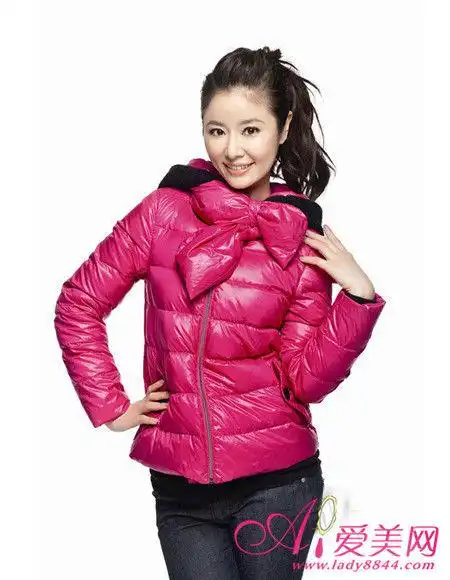 组图林心如代言羽绒服糖果色装嫩