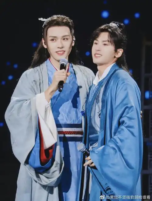 山河令演唱会龚俊张哲瀚合体剧情造型舞台深情相拥cp感满满