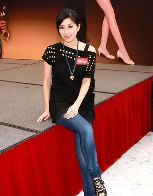 香港影视女神黄智雯——一人分饰三角色 入行11年后终"封后"