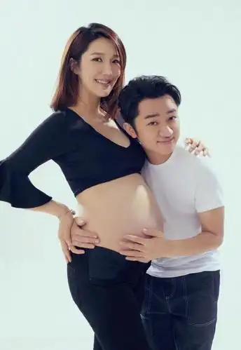 王祖蓝官宣老婆怀二胎,李亚男孕肚照曝光,大女儿才刚一岁半