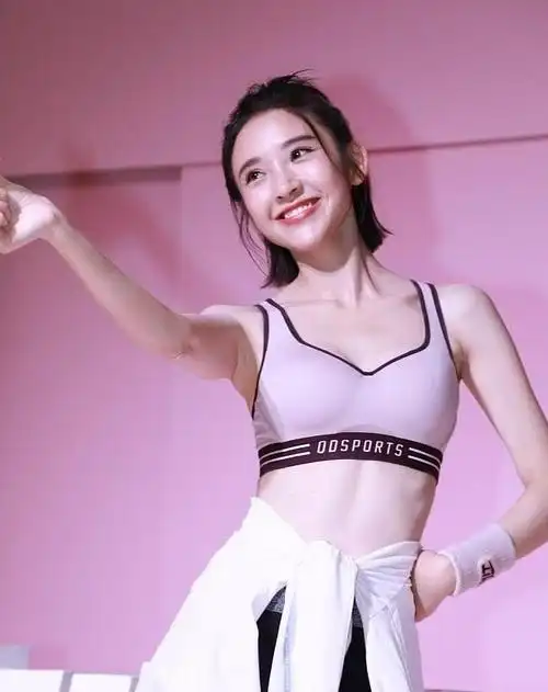 唐艺昕笑起来仿佛就是全世界,身材好穿衣靓,健身让她更美好_网易订阅