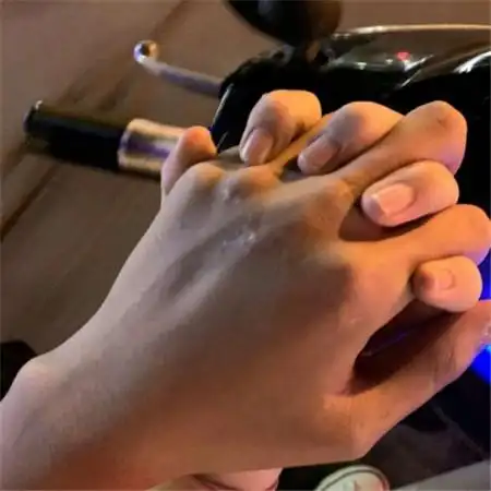 314情人节牵手十指紧扣朋友圈图片