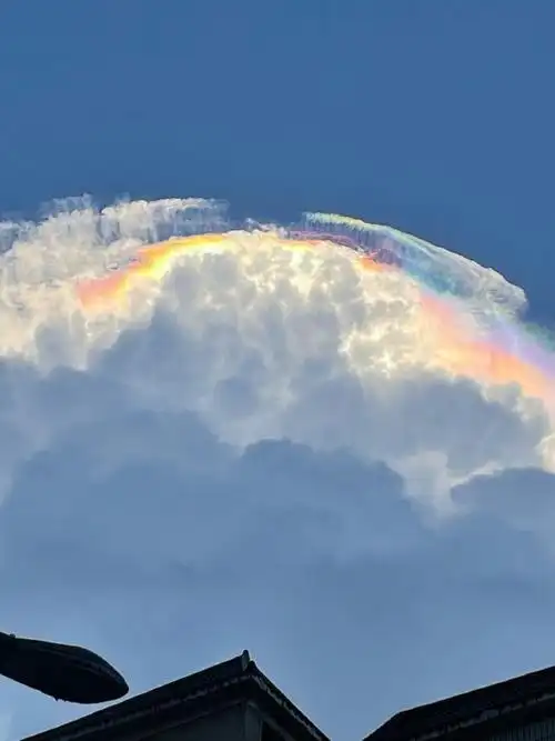 云朵有一万种浪漫7815