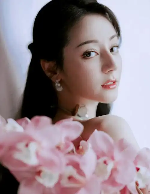 迪丽热巴新高定